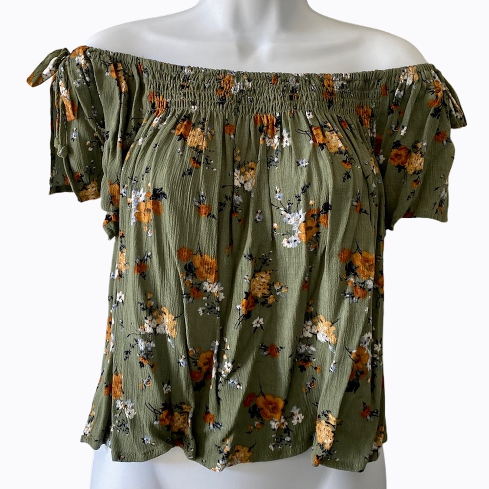 EMTE Off-the-Shoulder Blouse